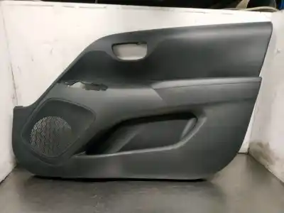 Recambio de automóvil de segunda mano de guarnecido puerta delantera derecha para toyota aygo 1.0 cat referencias oem iam 676100h180  