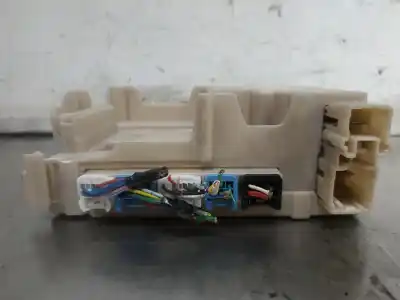 Pezzo di ricambio per auto di seconda mano SCATOLA RELÈ/FUSIBILI per TOYOTA AYGO  Riferimenti OEM IAM 827300H030A  