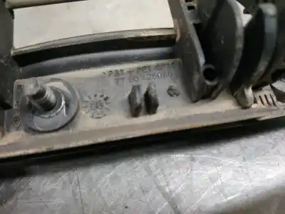 Pezzo di ricambio per auto di seconda mano maniglia esterna anteriore sinistra per renault clio ii fase i (b/cbo) 1.4 16v tech-run 98 cv / 72 kw riferimenti oem iam 7700426086  
