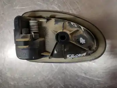 Pièce détachée automobile d'occasion POIGNÉE INTÉRIEURE ARRIÈRE DROITE pour RENAULT CLIO II FASE II (B/CB0)  Références OEM IAM 7700423888  