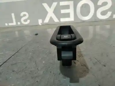 Peça sobressalente para automóvel em segunda mão botão / interruptor elevador vidro traseiro direito por renault clio iii 1.5 dci diesel cat referências oem iam   