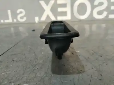 Peça sobressalente para automóvel em segunda mão botão / interruptor elevador vidro traseiro direito por renault clio iii 1.5 dci diesel cat referências oem iam   