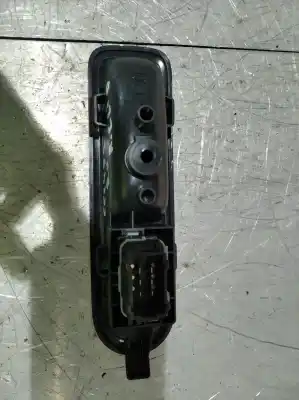 Peça sobressalente para automóvel em segunda mão botão / interruptor elevador vidro traseiro direito por renault clio iii 1.5 dci diesel cat referências oem iam   