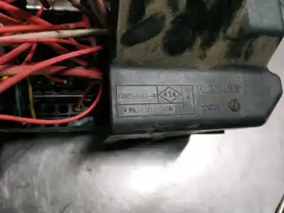 Pezzo di ricambio per auto di seconda mano scatola relè/fusibili per renault laguna iii 96kw riferimenti oem iam 8200393836d  