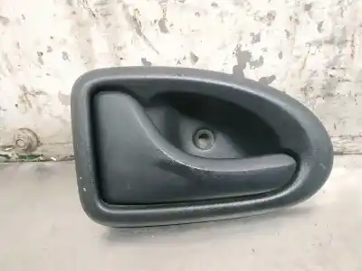 İkinci el araba yedek parçası SOL ARKA IÇ KULP için RENAULT CLIO II FASE I (B/CBO)  OEM IAM referansları 7700830078  