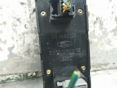 Peça sobressalente para automóvel em segunda mão BOTÃO / INTERRUPTOR ELEVADOR VIDRO DIANTEIRO ESQUERDO por FORD FOCUS BERLINA (CAP)  Referências OEM IAM 03168003  