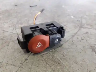 Second-hand car spare part hazard warning lights for renault clio iii 1.5 dci diesel cat oem iam references 8200409382  
