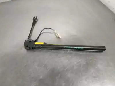 Second-hand car spare part right airbag tensioner for renault modus confort dynamique 98 cv / 72 kw oem iam references 8200215871  