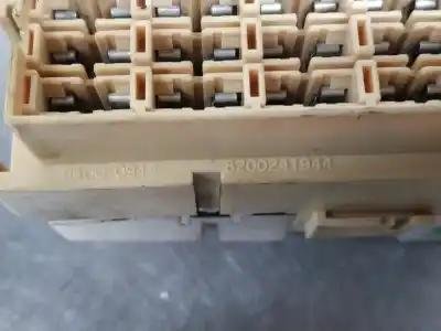 Pezzo di ricambio per auto di seconda mano scatola relè/fusibili per renault modus confort dynamique 98 cv / 72 kw riferimenti oem iam 8200241944  