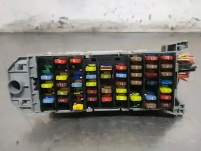 Peça sobressalente para automóvel em segunda mão Caixa De Fusíveis E Relés por OPEL MERIVA Cosmo Referências OEM IAM 93332763  