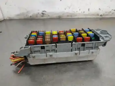 Peça sobressalente para automóvel em segunda mão caixa de fusíveis e relés por opel meriva cosmo referências oem iam 93332763  