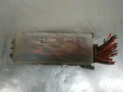 Peça sobressalente para automóvel em segunda mão caixa de fusíveis e relés por opel meriva cosmo referências oem iam 93332763  