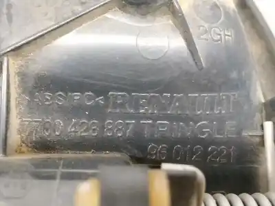 Автозапчасти б/у левая задняя внутренняя ручка за RENAULT CLIO II FASE II (B/CB0) Authentique 58 CV / 43 KW ссылки OEM IAM 7700423887  