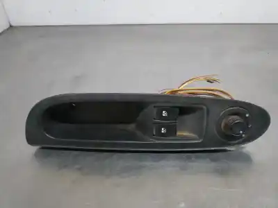 Pezzo di ricambio per auto di seconda mano interruttore alzacristalli anteriore sinistro per renault clio ii fase ii (b/cb0) base authentique 65 cv / 48 kw riferimenti oem iam 8200084008  