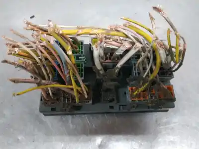 Second-hand car spare part fuse box unit for citroen jumpy 2.0 hdi sx caja cerrada acristalda (80kw) oem iam references 9631527980  