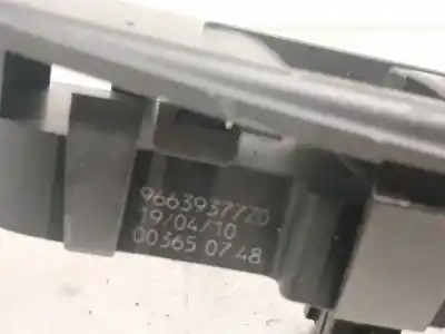 Pièce détachée automobile d'occasion COMMANDE DE LÈVE VITRE AVANT DROIT pour CITROEN C4 PICASSO  Références OEM IAM 96639377ZD  