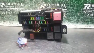 Peça sobressalente para automóvel em segunda mão Caixa De Fusíveis E Relés por RENAULT LATITUDE Initiale 241 CV / 177 KW Referências OEM IAM 240147697R  