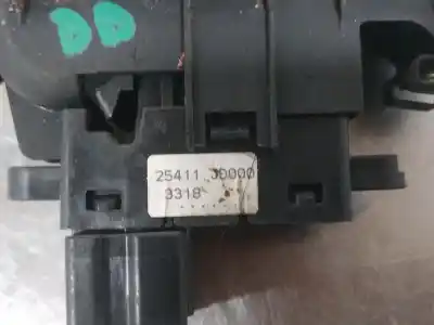 Pièce détachée automobile d'occasion COMMANDE DE LÈVE VITRE AVANT DROIT pour NISSAN QASHQAI (J10)  Références OEM IAM 25411JD000  