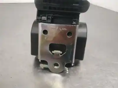 Second-hand car spare part central rear seat belt for dacia duster ambiance 4x2 oem iam references 638068700a  