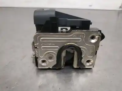 Second-hand car spare part front right door lock for dacia duster laureate 4x2 oem iam references 8200735224  