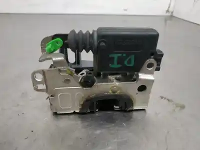 Second-hand car spare part LEFT FRONT DOOR LOCK for DACIA DUSTER  OEM IAM references 8200735227  