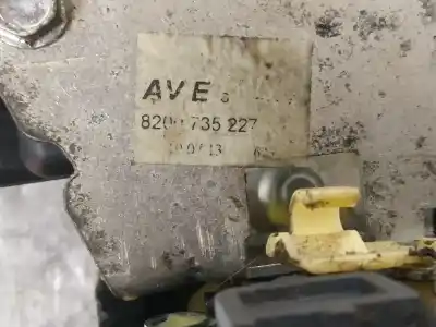 Second-hand car spare part left front door lock for dacia duster laureate 4x2 oem iam references 8200735227  