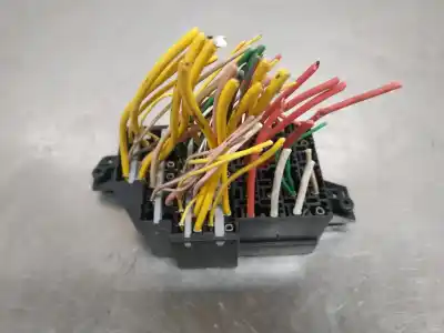 Second-hand car spare part fuse box unit for dacia duster laureate 4x2 oem iam references 7703297597  
