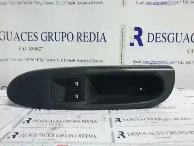 Автозапчасти б/у ВЫКЛЮЧАТЕЛЬ ЛЕВОГО ПЕРЕДНЕГО ОКНА за RENAULT CLIO II FASE II (B/CB0)  ссылки OEM IAM 8200084003  