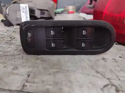 Автозапчасти б/у выключатель левого переднего окна за renault megane ii berlina 5p d/f9q e8 ссылки oem iam 8200315033  