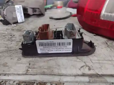 Автозапчасти б/у выключатель левого переднего окна за renault megane ii berlina 5p d/f9q e8 ссылки oem iam 8200315033
