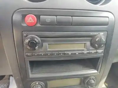 Second-hand car spare part AUDIO SYSTEM / RADIO CD for SEAT CORDOBA (6L2)  OEM IAM references 014SEZ2Z9G2554521  