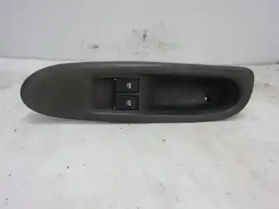 Автозапчасти б/у ВЫКЛЮЧАТЕЛЬ ЛЕВОГО ПЕРЕДНЕГО ОКНА за RENAULT CLIO II FASE II (B/CB0)  ссылки OEM IAM 8200084003  
