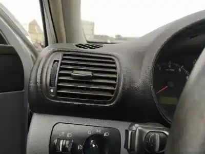 Автозапчасти б/у аэрационная решетка за seat toledo ii (1m2) 2.3 v5 ссылки oem iam 