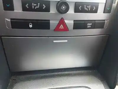 Автозапчастина б/у попільничка для peugeot 407 sw rhrdw10bted4 посилання на oem iam 