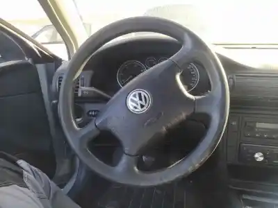Second-hand car spare part steering wheel for volkswagen passat b5.5 variant (3b6) 1.9 tdi oem iam references 
