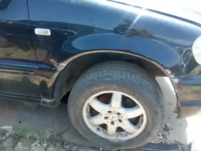 Автозапчасти б/у переднее правое крыло за mercedes-benz clase ml (bm 163) m112942 ссылки oem iam 