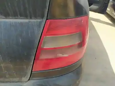 Автозапчастина б/у правий ліхтар для audi a4 b5 (8d2) 1.9 tdi посилання на oem iam 