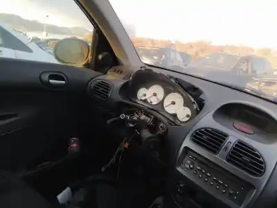 Автозапчастина б/у ЦЕНТРАЛЬНА КОНСОЛЬ для PEUGEOT 206  Посилання на OEM IAM   