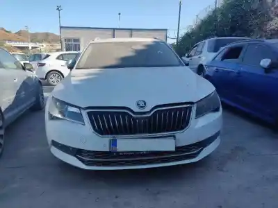 Автозапчасти б/у правая противотуманная фара за skoda superb combi (3v5) dfh ссылки oem iam 
