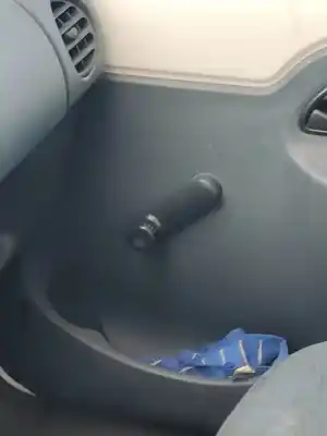 Автозапчастина б/у ручка вікна ліва передня для renault kangoo i (f/kc0) k4m750 посилання на oem iam 