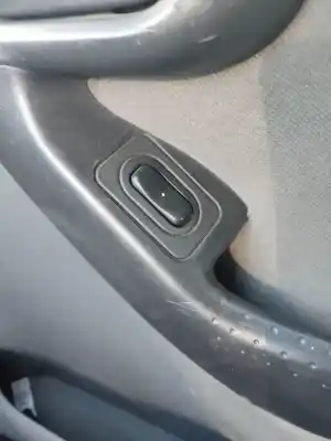Автозапчастина б/у передній правий віконний вимикач для opel combo y17dtl посилання на oem iam 