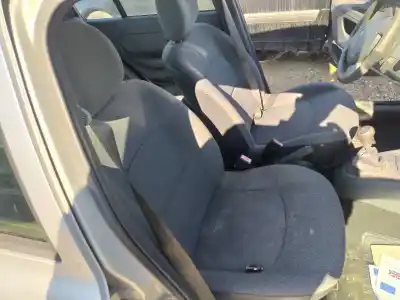 Автозапчастина б/у передній правий ремін безпеки для renault clio ii fase ii (b/cb0) d7f720 посилання на oem iam 