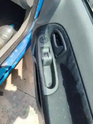 Автозапчасти б/у выключатель переднего правого окна за renault clio ii fase ii (b/cb0) df7g7 ссылки oem iam 