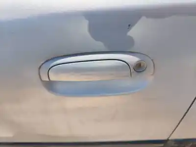 Автозапчасти б/у левая передняя наружная ручка за kia rio (jb) d4fa ссылки oem iam 