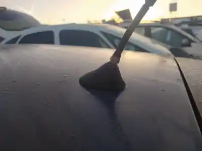 Recambio de automóvil de segunda mano de BASE DE ANTENA para RENAULT CLIO II FASE I (B/CB0) F4R 736 referencias OEM IAM   
