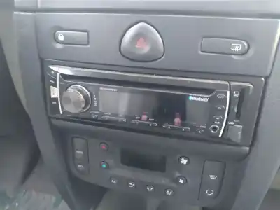 Автозапчастина б/у АУДІО СИСТЕМА / РАДІО CD для RENAULT CLIO II FASE II (B/CB0)  Посилання на OEM IAM   