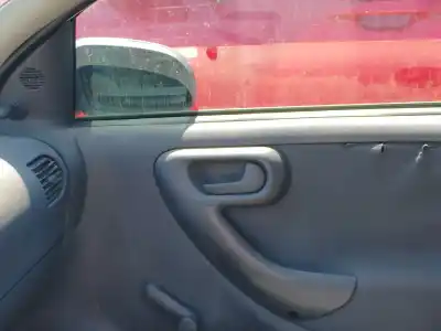 Peça sobressalente para automóvel em segunda mão Puxador Interior Dianteiro Direito por OPEL CORSA C G-Z12XE Referências OEM IAM   
