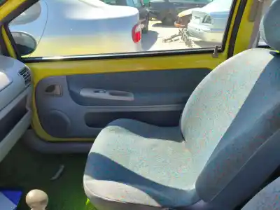Автозапчасти б/у обивка передней правой двери за renault twingo i (c06) d7f ссылки oem iam 