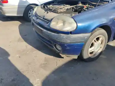 Автозапчасти б/у передний бампер за renault clio ii fase ii (b/cb0) k4j712 ссылки oem iam 