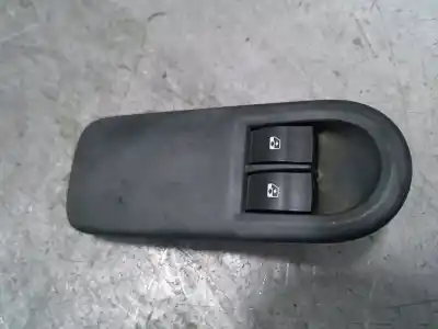 Recambio de automóvil de segunda mano de MANDO ELEVALUNAS DELANTERO IZQUIERDO para RENAULT CLIO III  referencias OEM IAM 8200356519  